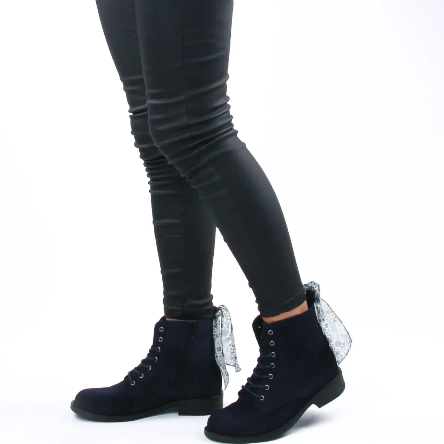 Bottines À Lacets Scarlatine Madonna Marine